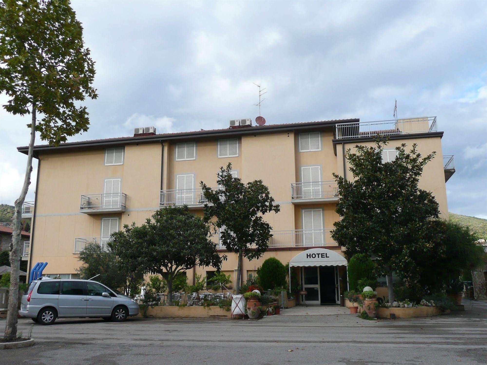 Hotel Darsena Passignano sul Trasimeno Exterior photo